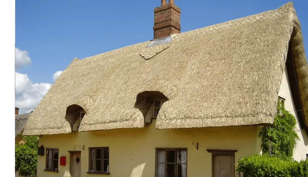 how long does a thatched roof last?