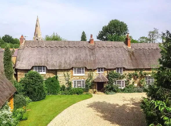 How do Houses with Thatched Roofs Keep Cool in Summer?
