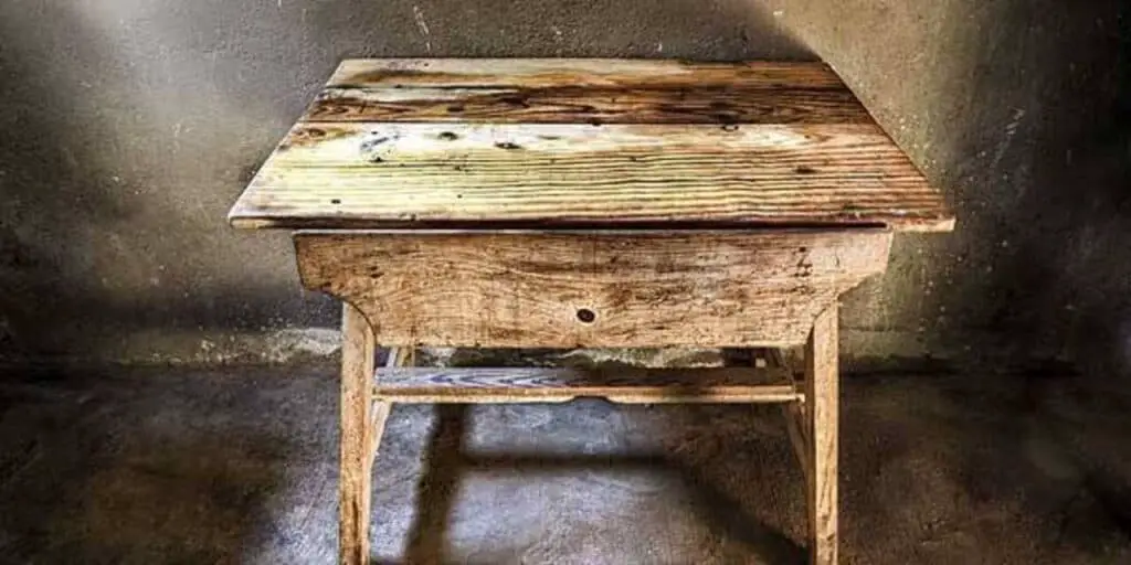 How to Treat Woodworm in a Table 